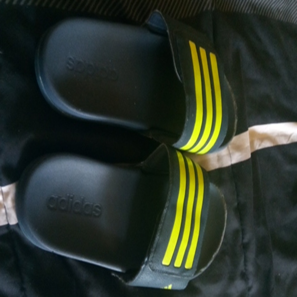 Slippers - Picture 2 of 3